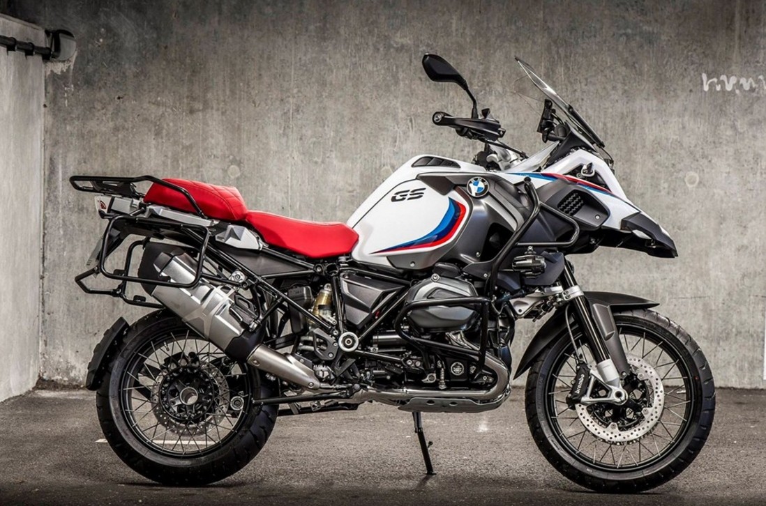 BMW ќе прослави сто години постоење со лимитирана „ICONIC 1000“колекција на мотоцикли