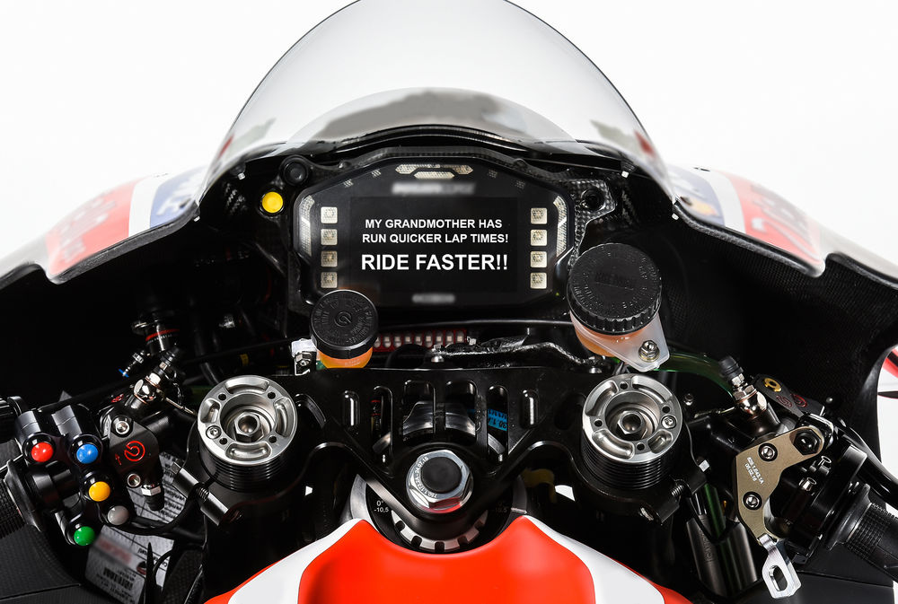 motogp teams to send riders dashboard messages during races 0