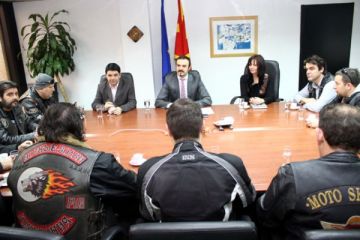 Претставници на мото-заедницата предновогодишно го посетија министерот Сараќини