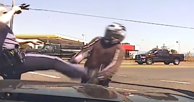 Мотоциклистот што беше удрен од полицаец, доби оштета од 180 илјади долари