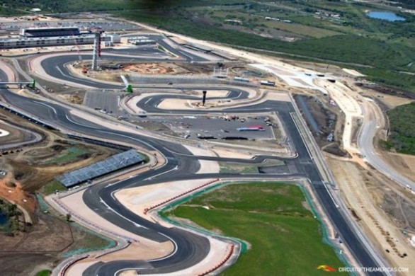 f1-Circuit-of-the-Americas-Formula-One-Racing-Surface-Complete-Photos-B-586x390