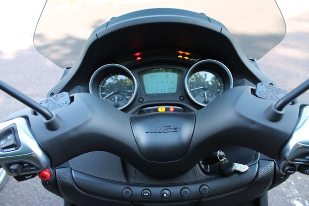 0 Well laid out Cockpit of the MP3 500