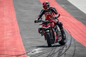 Ducati Streetfighter V4 txt 2 29 10